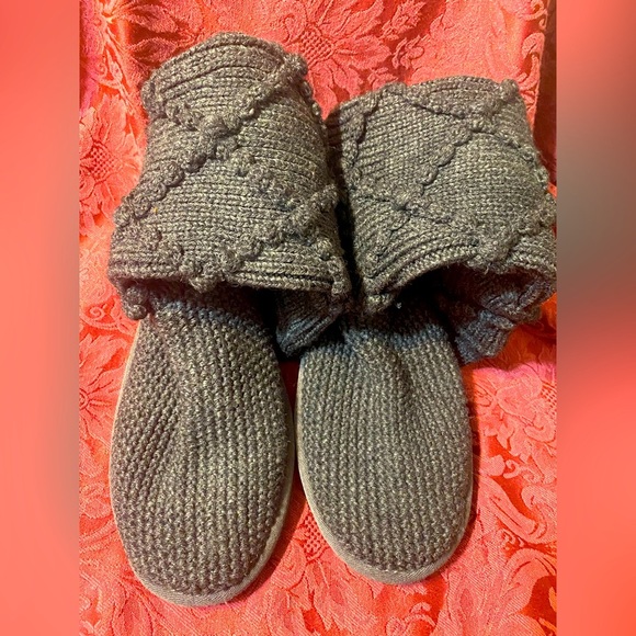 UGG Woman’s knit and suede‎ boots size 9 - Picture 1 of 6